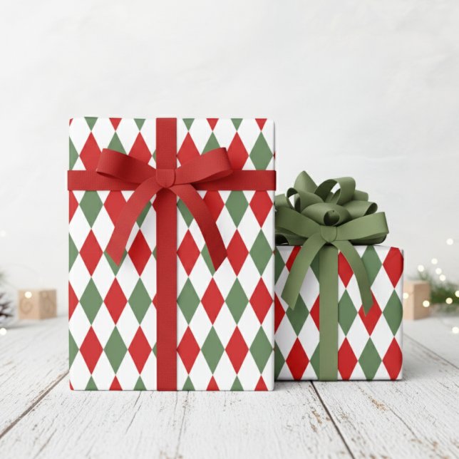 Papel De Presente Vermelho Festivo e Verde Argyle Diamonds Natal (Festive Red and Green Argyle Pattern Xmas Wrapping Paper. Elegant Traditional Red and Green Diamonds)