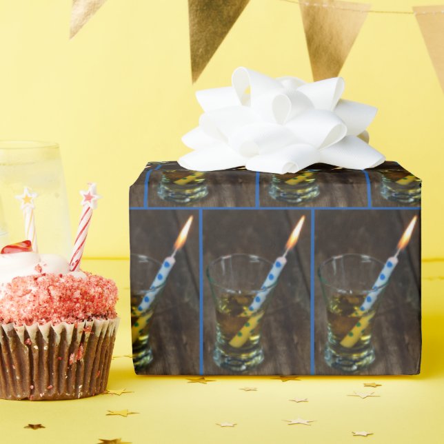 Papel De Presente Vidro Whiskey com Vela de Aniversário (Festa de aniversário)