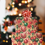 Papel De Presente Vintage Red Christmas Baubles Dourado<br><div class="desc">Vintage padrão sem costura ao estilo vitoriano,  com Enfeites de natal sobre fundo de ouro metálico livre para plástico festivo e luxuoso de Natal.</div>