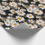 Papel De Presente Visitas Brancas em Preto<br><div class="desc">Margaridas brancas em um cobrir de fundo preto este belo papel de embrulho. Perfeito para casamentos e outras ocasiões especiais.</div>