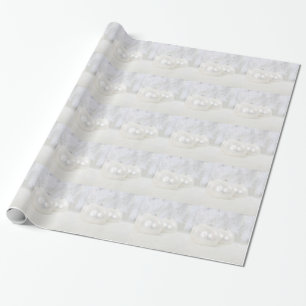 Papel De Presente White Christmas Balls on Snow Backpaper