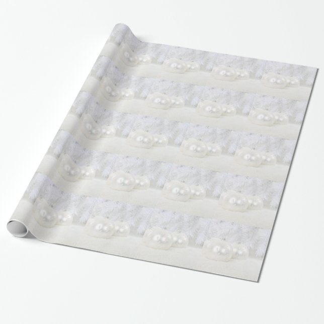 Papel De Presente White Christmas Balls on Snow Backpaper (Desenrolado)
