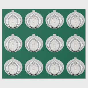 Papel De Presente White Ornament on Green Wrappaper