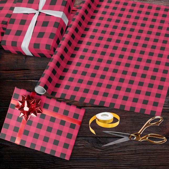 Papel De Presente Xadrez de Plaid Buffalo Preto e Vermelho com Padrã (Red and black buffalo plaid gift wrap on a roll)