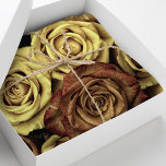 Papel De Seda Belos Rosas Românticos Vintage<br><div class="desc">Enrole seus presentes com elegância de eterno usando este belo papel de tecido. Apresentando uma fotografia antiga de rosas românticas em tons suaves e mudos, este papel de tecido adiciona um toque de beleza clássica aos seus presentes. Perfeito para casamentos, aniversários, ou qualquer ocasião especial onde um toque de romance...</div>