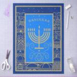 Papel De Seda Feliz Hanukkah Dourado Menorah, Feriado Judeu<br><div class="desc">Feliz Hanukkah Belo Papel Tecido de Férias Judaicas. Feriado judeu Hanukkah Vintage Jerusalem - quadro de ouro, fundo azul marinho com símbolos tradicionais Chanukah - Menorah Dourada, Hanukkiah Candelabrum e Velas, sonhos de madeira (rodando), rosquinhas, estrela de David e padrão de papel de parede luminoso brilhante. Decoração do Festival Chanucá....</div>