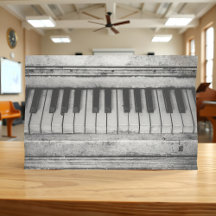 Foto Anônima Rústica do Piano Vintage em Preto e B