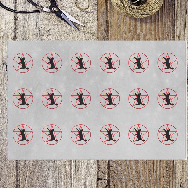 Papel De Seda Gato Negro Halloween na Cinza Dourada de Estrela d (Halloween black cat holding gold star on red pentagrams in circles on grey wrapping tissue paper.)
