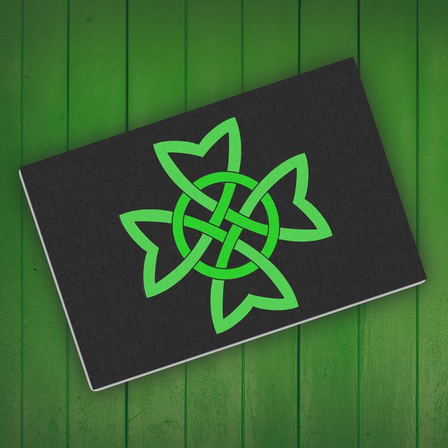 Papel De Seda Green Celtic Knot irlandês (Irish Celtic knot in vibrant green on black on sheets of tissue paper.)