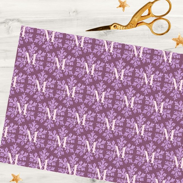 Papel De Seda Monograma de Padrão Russo de Polpa de Neve (Personalized Christmas tissue paper in dark plum purple with snowflakes and your monogram initial)