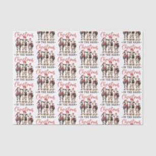 Papel De Seda Natal nas vacas russas do Barn em Santa Hats