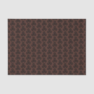 Papel De Seda Triskele de Três Espirais Celta Preto sobre Marrom