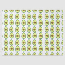 Vocado verde fatiado em branco