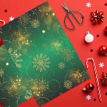 Papel De Seda Wonderland De Inverno De Natal Verde E Dourado<br><div class="desc">Design de papel de tecidos de inverno com flocos de neve dourados,  anéis de ouro e luzes desfocadas e faíscas em fundo verde gradiente.</div>