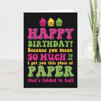 Papel dobrado em meio cartão de aniversário sarcás