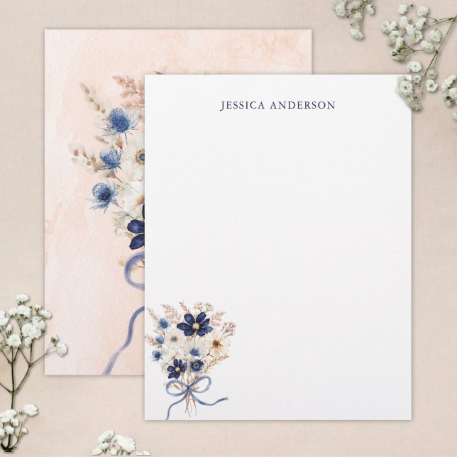 Papel Timbrado Buquê de Flores Azul-Marinho Elegante Monogramado (Criador carregado)