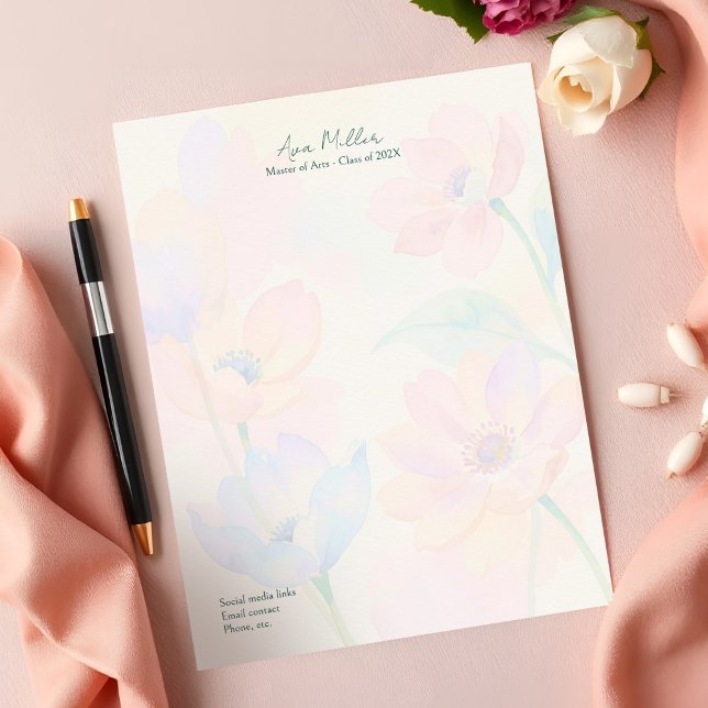 Papel Timbrado Graduação Agradecimento Chic Script Floral Aquarel (Soft pastel watercolor floral letterhead personalized for chic graduation thank you notes)