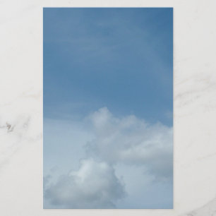Papelaria céu azul e nuvens brancas