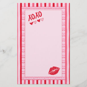 Papelaria com Listras Desenhadas à Mão em Rosa e V