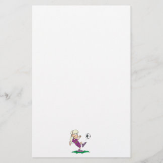 Papelaria garota bonita chutando bola de futebol