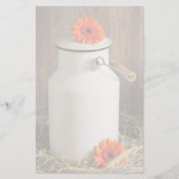Jug de Leite Branco Russo com Flores Laranja Foto