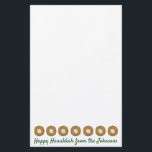 Papelaria Latkes Feliz Hanukkah Chanukah Feriados Judeus<br><div class="desc">Stationery apresenta uma ilustração original de deliciosas panquecas de batata latke com creme azedo. Perfeito por enviar a carta anual do Chanucá! Esta ilustração Chanukah também está disponível em outros produtos. Não vê o que está procurando? Precisa de ajuda para a personalização? Entre em contato com Rebecca para ter algo...</div>