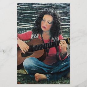 Papelaria Mulher Jogando Música Com Violão Acústico