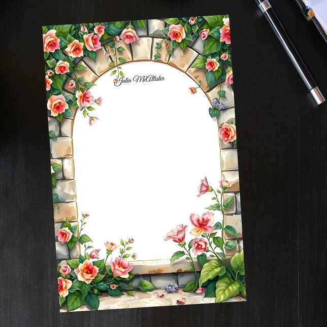 Papelaria Rosas Românticas em Flor sob Arco de Pedra (Criador carregado)