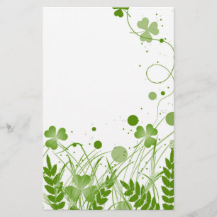 Papelaria Shamrock irlandês suave num campo