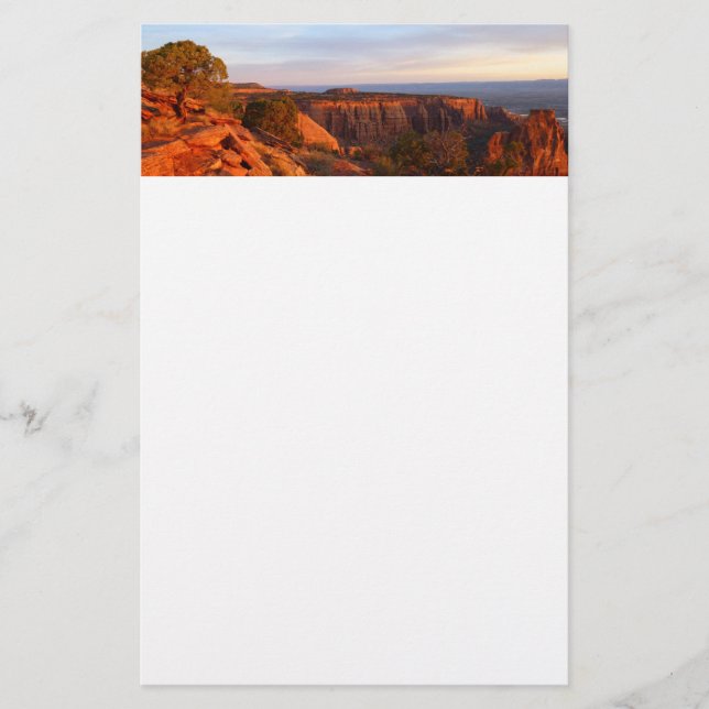 Papelaria Sunrise no Grand View Trail em CO Monument (Frente)