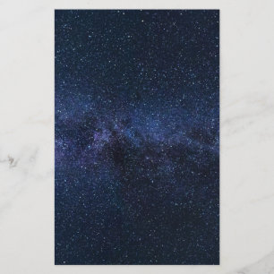 Papelaria Uma galáxia de estrelas no céu noturno