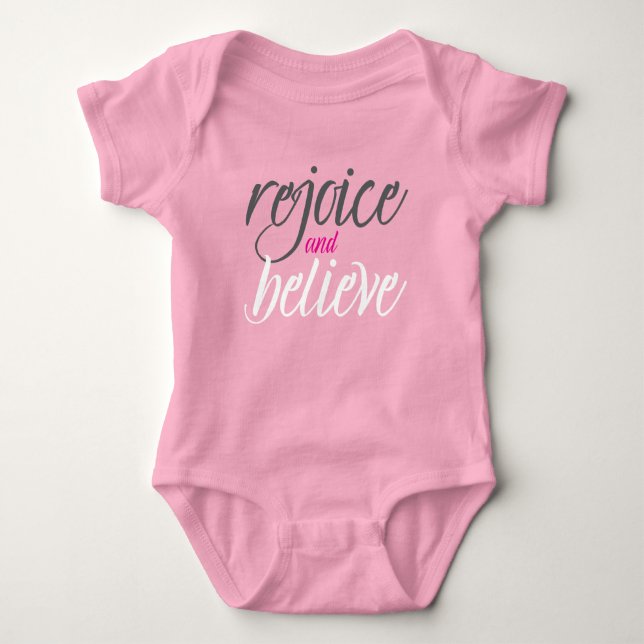 Para Bebê Body de Bebê: Alegrai-vos e Crede (rosa) (Frente)