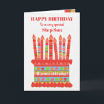 Para Cartão De Bolo De Aniversário Personalizado E<br><div class="desc">Você pode adicionar a idade a este cartão de aniversário brilhante para seu enteado, com um bolo de aniversário de morango. O bolo tem muitas velas com diferentes padrões e há uma banda com padrões em volta do bolo com frutas coloridas de verão - morangos, framboesas, limões e fatias de...</div>