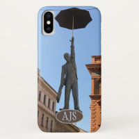 Estátua no céu em Praga. Capa de telefone móvel