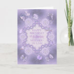 Para o cartão de aniversário do lilac da sogra com<br><div class="desc">Um jardim das flores e das borboletas em matiz e em máscaras da lavanda.  Um cartão de aniversário para uma sogra maravilhosa. Uma tomada moderna em um olhar tradicional. Dentro do cartão é um verso bonito. Copyright Norma Cornes</div>