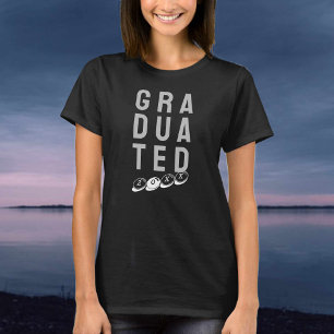 Para o recém-formado. Um T-Shirt Formando