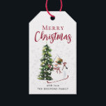 Para Presente Merry Christmas Watercolor Snowman - Etiqueta de p<br><div class="desc">As etiquetas de presentes de Natal feliz apresentam uma cena de inverno de um boneco de neve em esquis com Feliz Natal em tipografia vermelha Personalize com seu nome de família.</div>