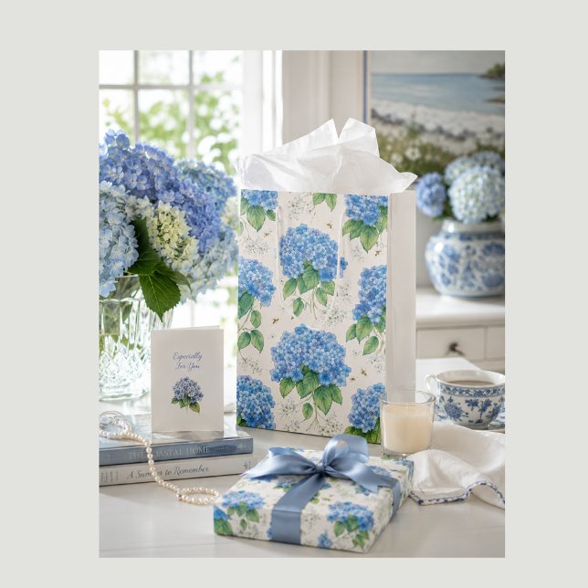 Para Presentes Média Sacola de Presente de Hortênsia Azul | Floral Eleg (Elegant blue hydrangea gift bag for weddings, birthdays, hostess gifts and special occasions.)
