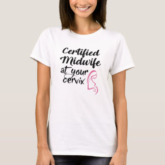 Parteira certificada em seu t-shirt da cerviz