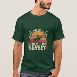 Passear na T-Shirt por pôr do sol