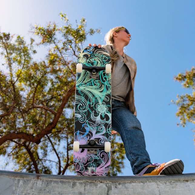 Pastel Floral no skate de Marca Dd Preto (Ao ar livre 1)