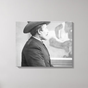 Paul Gauguin na frente de suas canvas