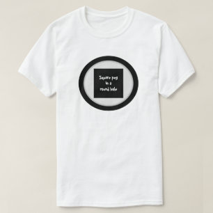 Pavilha quadrada numa t-shirt redonda por dalDesig