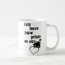 Pawprints da licença dos gatos em nossa caneca dos