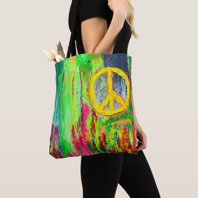 Paz em Times Square Tote Bag (Close Up)