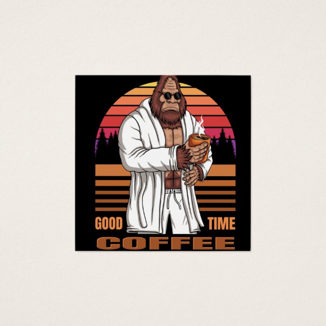 pé-grande vestindo um roupão de banho e uma bebida (Frente)