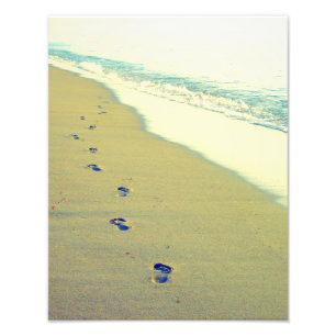 Pegadas na foto da praia da areia