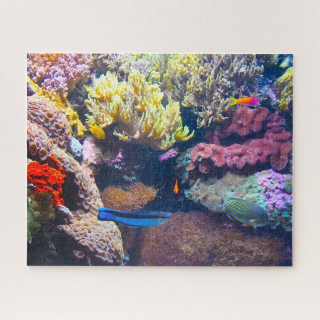 Peixes Tropicais em um Aquário. Quebra-Cabeça (Horizontal)