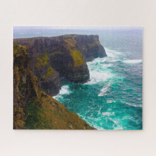 Penhascos em forma de quebra-cabeça de Moher Irlan