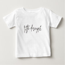 Pequena camiseta branca minimalista e discípula